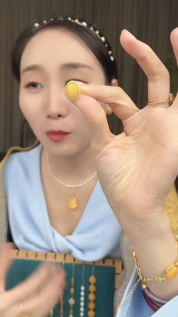 蜜蜡银S925镶嵌耳钉大蛋面蜜蜡耳钉