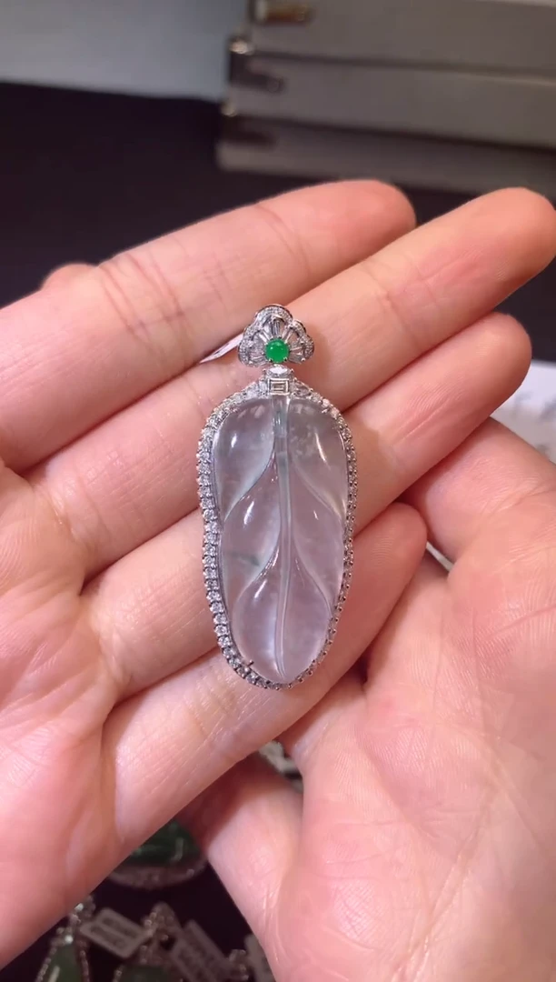 【闪购商品】翡翠吊坠(不含链)18K金镶嵌吊坠