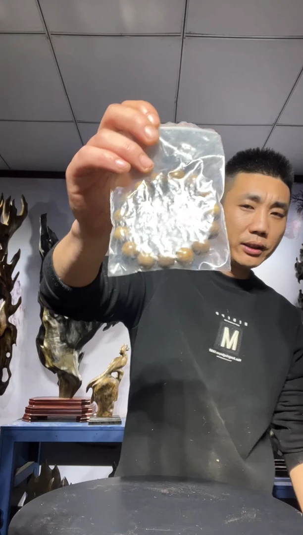 金丝楠木雕款深*港金丝楠木工艺品摆件