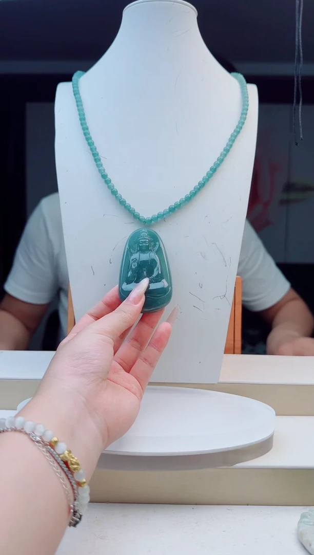 颈饰未镶嵌翡翠多样性发其中一