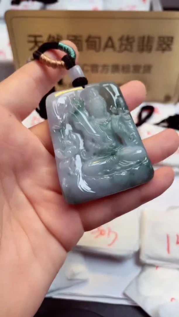 翡翠未镶嵌颈饰天然缅甸A货翡翠