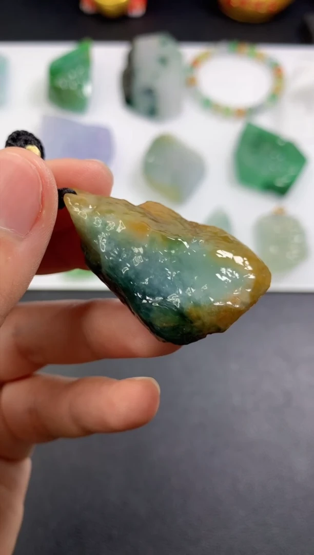 颈饰未镶嵌翡翠