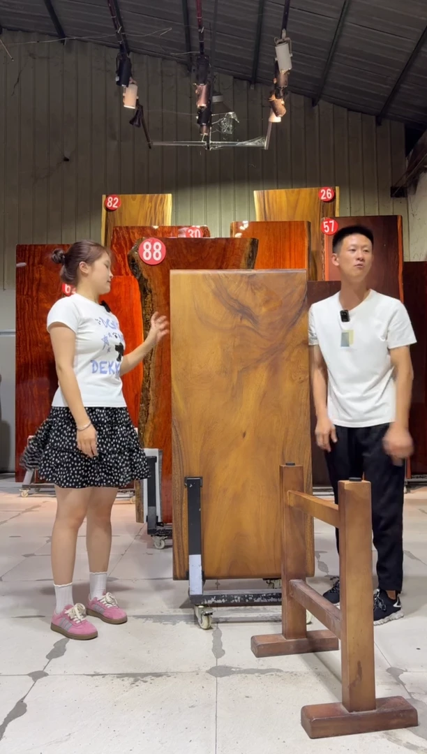 木胡桃木大板尺寸：140*63*6