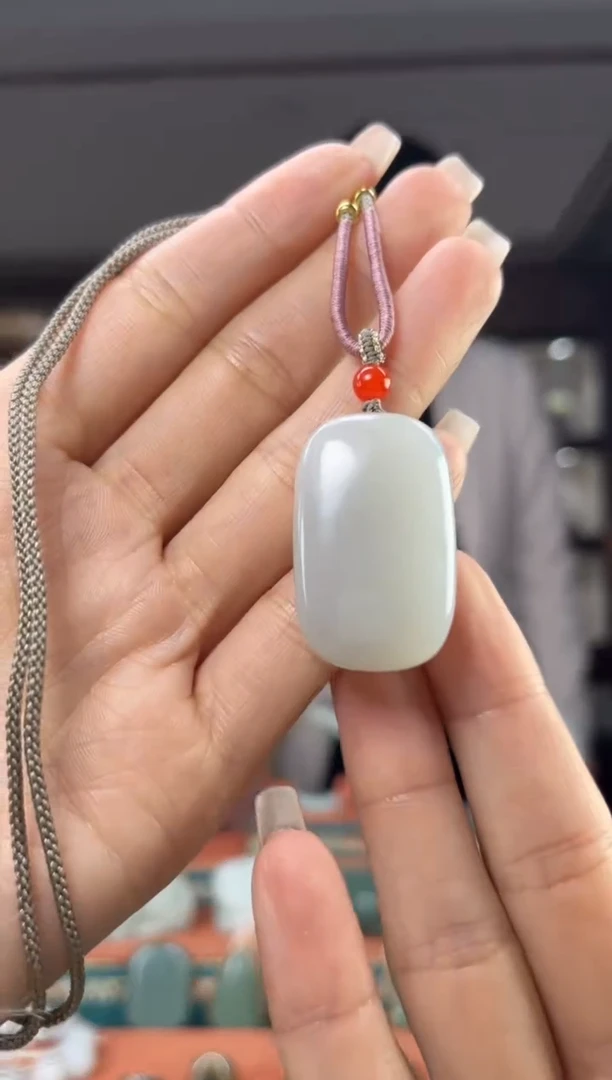 颈饰未镶嵌和田玉佩佩