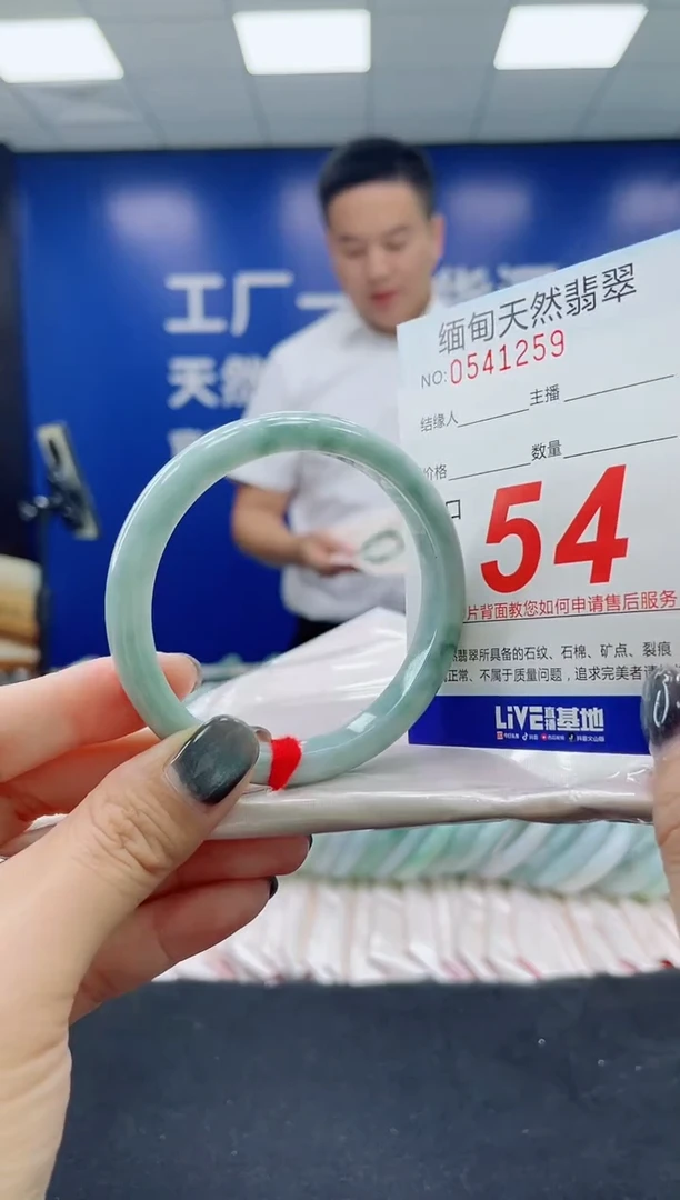 未镶嵌手镯翡翠天然翡翠手镯