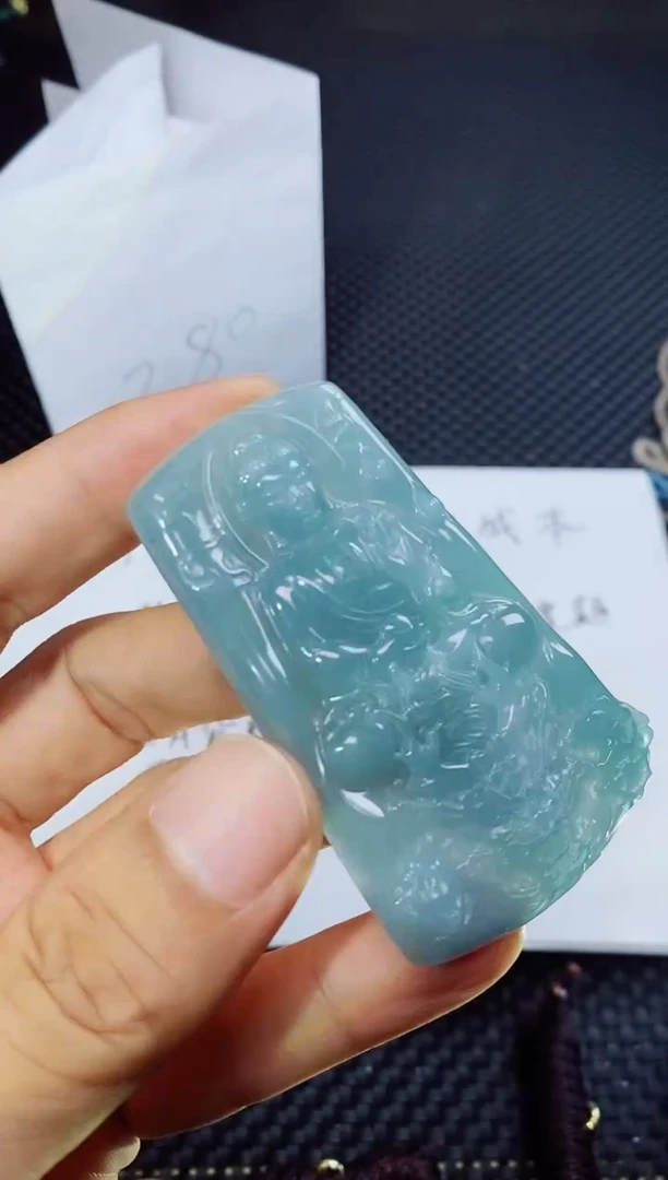 翡翠未镶嵌颈饰