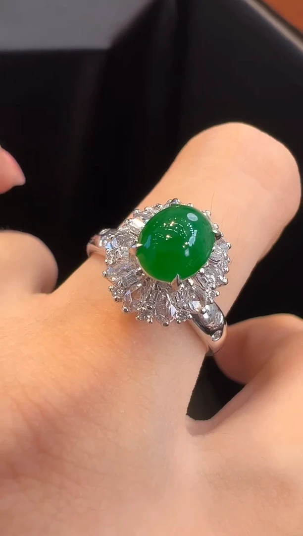 18K金镶嵌戒指翡翠戒指