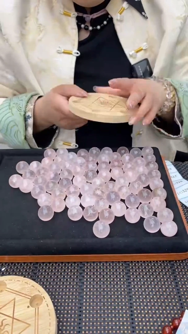 未镶嵌珠宝半成品水晶粉水晶小球【6】个装D322多样性发货【配木盘】