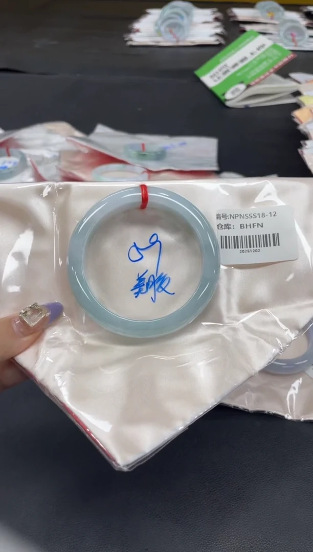 未镶嵌手镯翡翠翡翠手镯