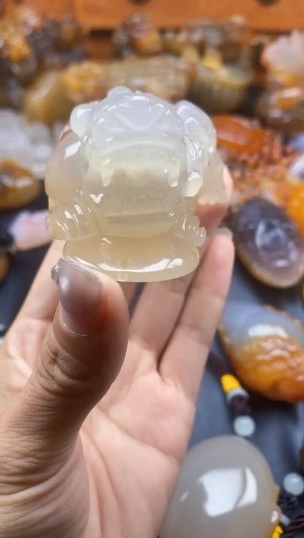 玛瑙/玉髓挂件未镶嵌南*子AA