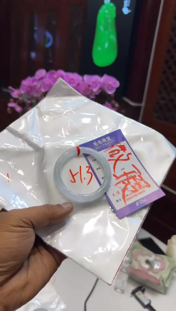 未镶嵌手镯翡翠手镯包容价