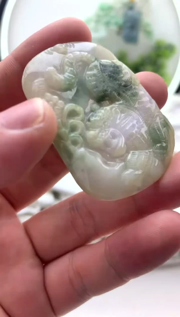 翡翠未镶嵌颈饰虎牌