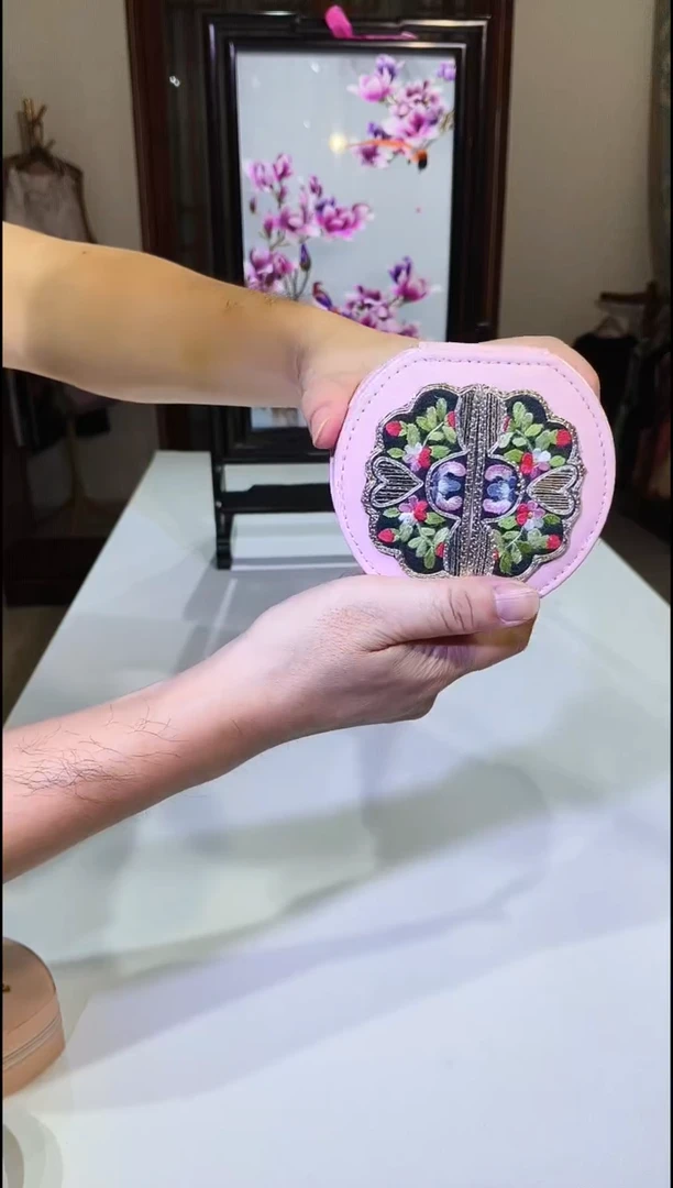 刺绣小首饰手工刺绣