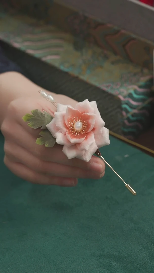 刺绣【高货】湘传礼 桑蚕丝 非遗绒花胸针
