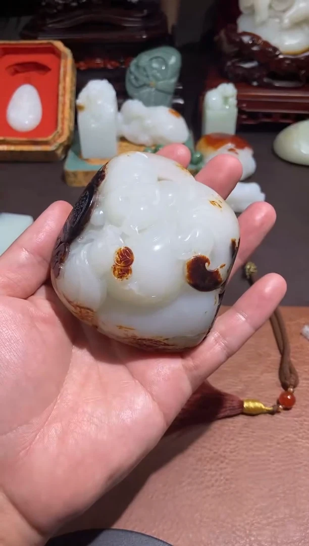 未镶嵌和田玉把件冯**.和田玉