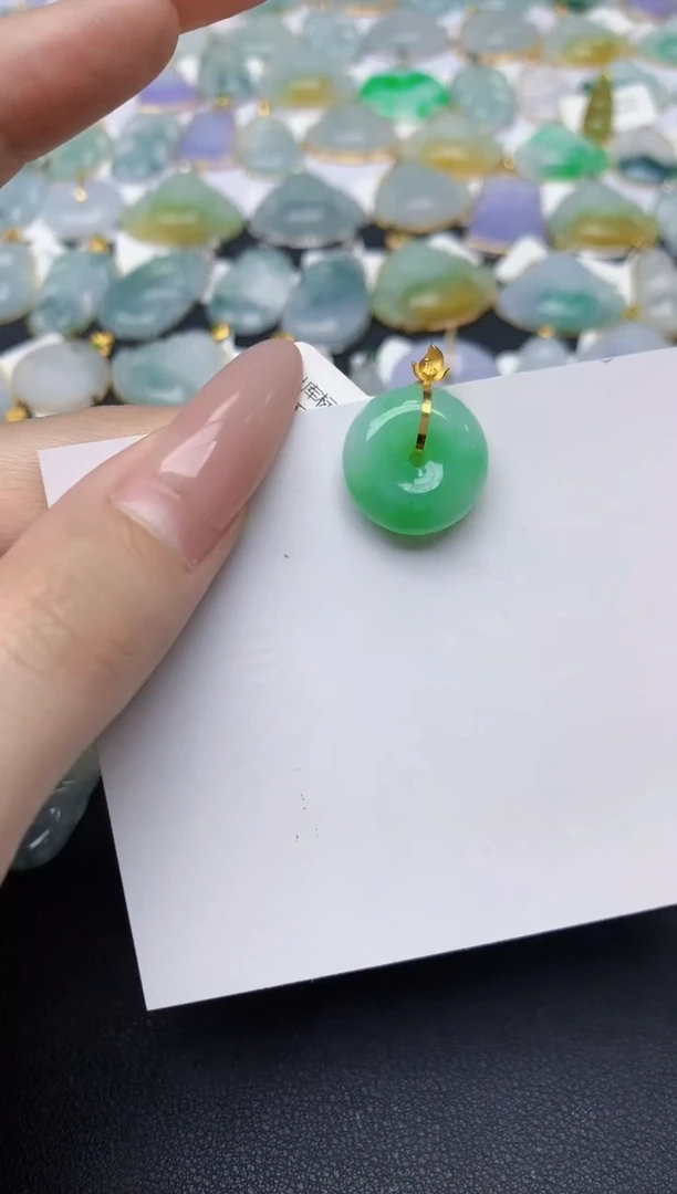 翡翠18K金镶嵌颈饰天然翡翠A货