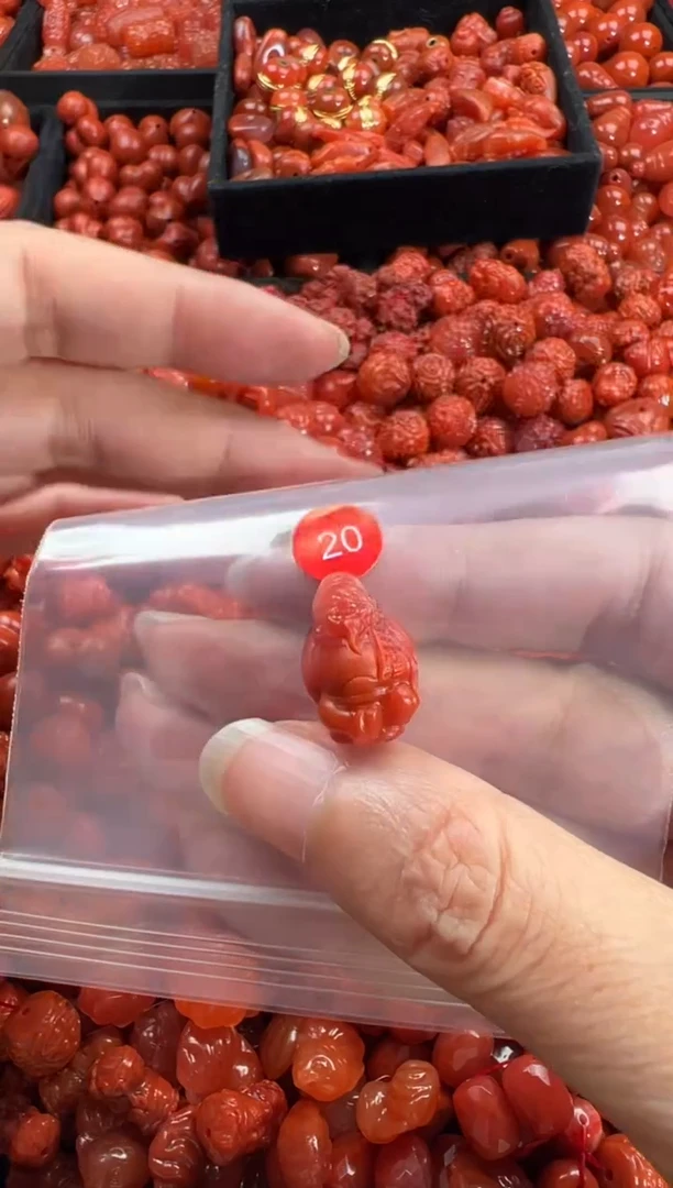 颈饰未镶嵌南红玛瑙1