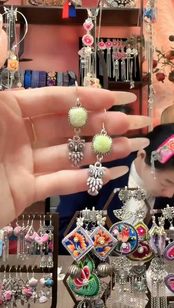 织绣云织谣民族风精美饰品149