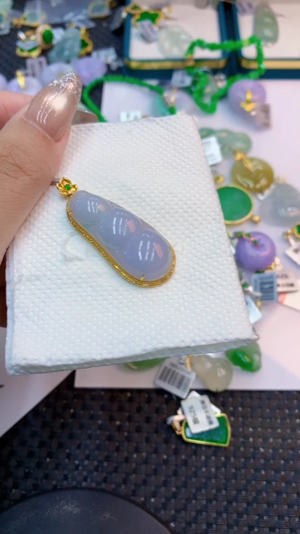 颈饰18K金镶嵌翡翠1