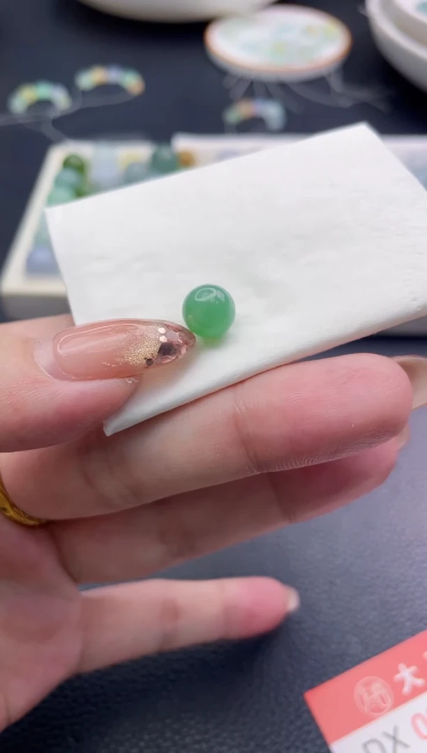 未镶嵌定制翡翠苦**生珠子