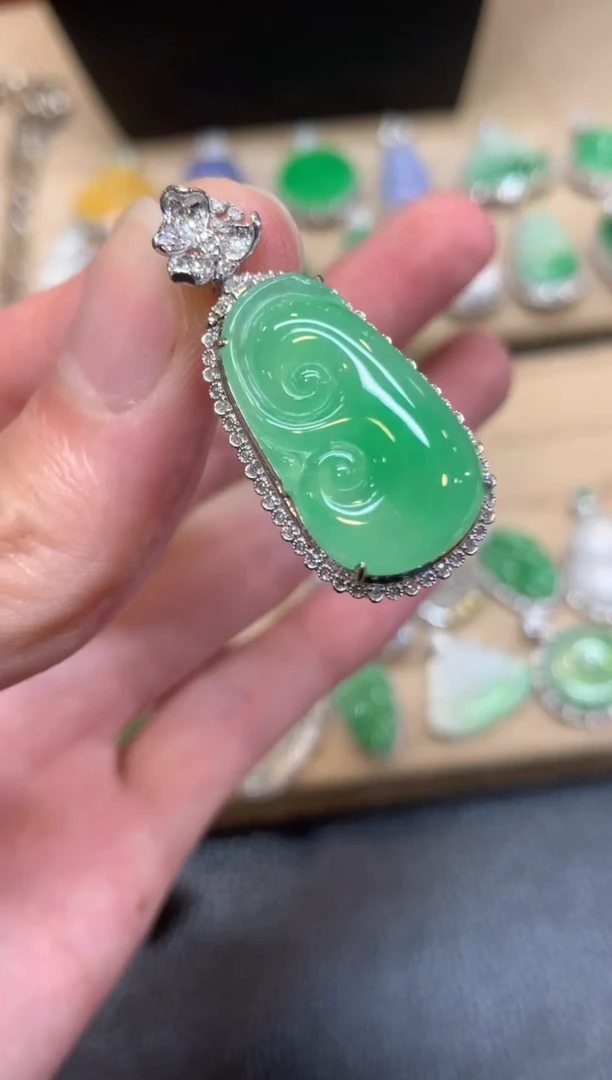 翡翠18K金镶嵌颈饰如意【无服务费】