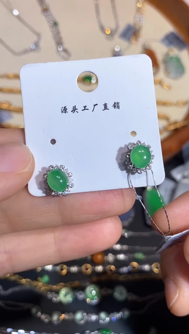 18K金镶嵌翡翠耳饰耳饰