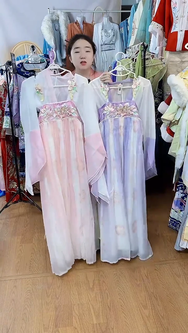 孤品汉服，品质特价，偶有微瑕，NO退NO换，介意勿拍