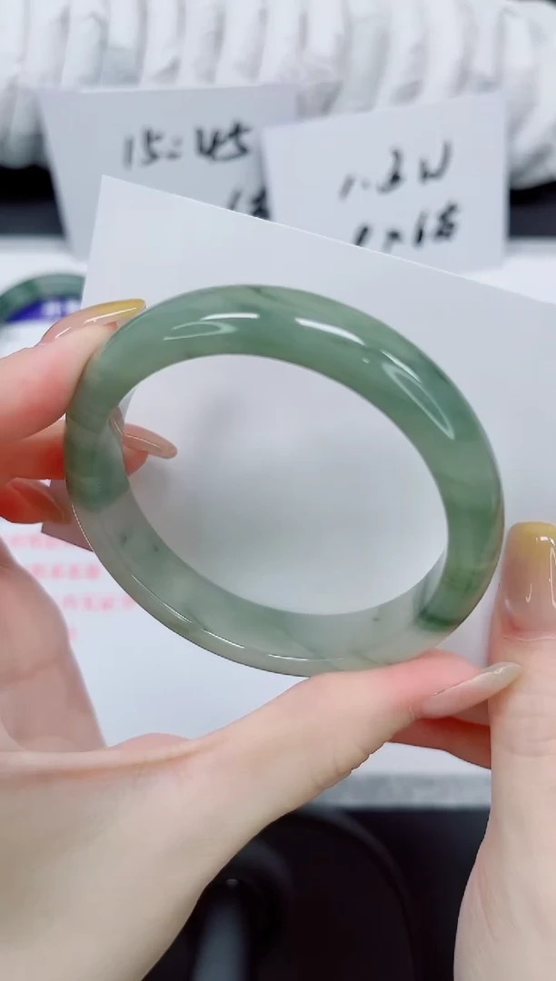 石英质玉手镯未镶嵌83