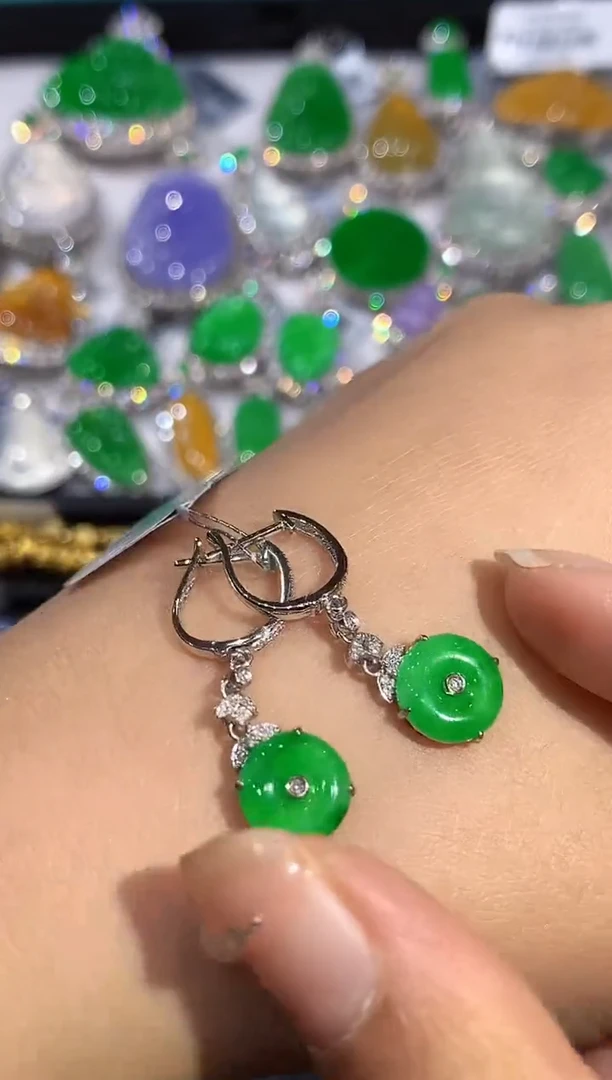 18K金镶嵌翡翠耳饰LSR多样性发其一