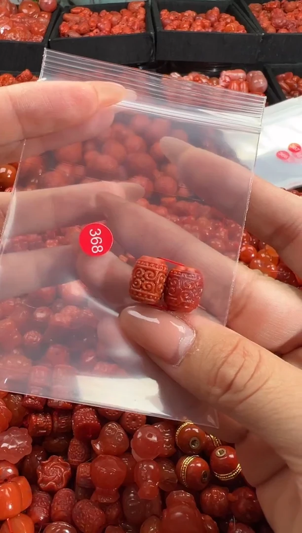 南红玛瑙未镶嵌颈饰1
