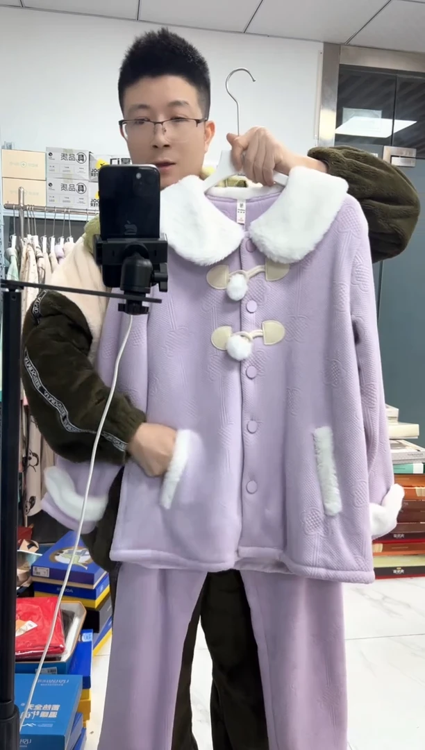 三醋酯纤维毛球紫色复合绒