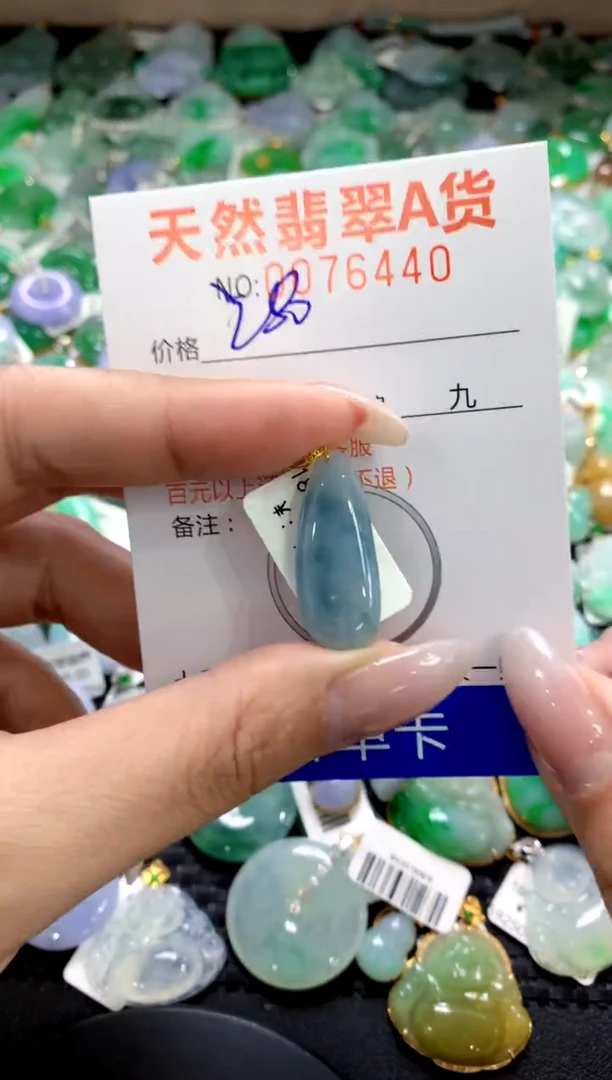翡翠18K金镶嵌颈饰1111111111111111