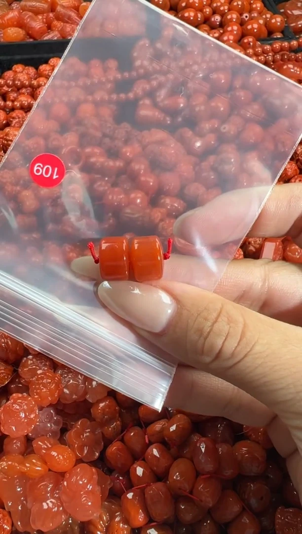 颈饰未镶嵌南红玛瑙1