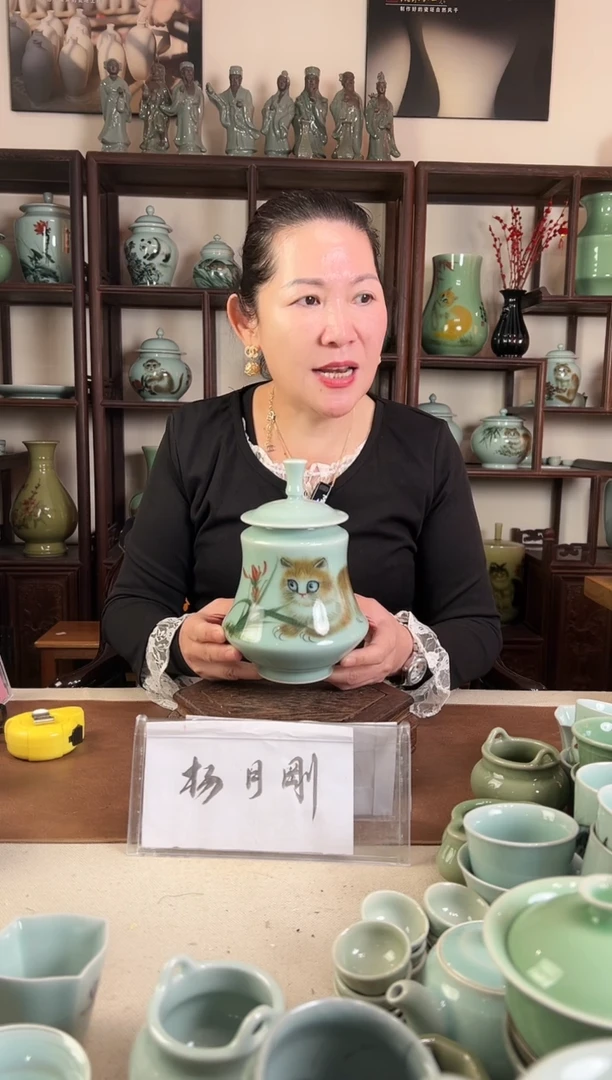 釉中彩 猫画 小蛮腰盖罐L