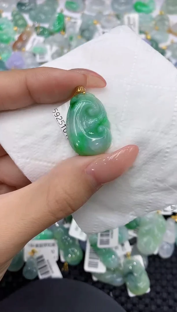 颈饰18K金镶嵌翡翠11111111
