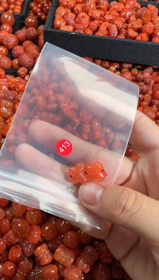 南红玛瑙未镶嵌颈饰1