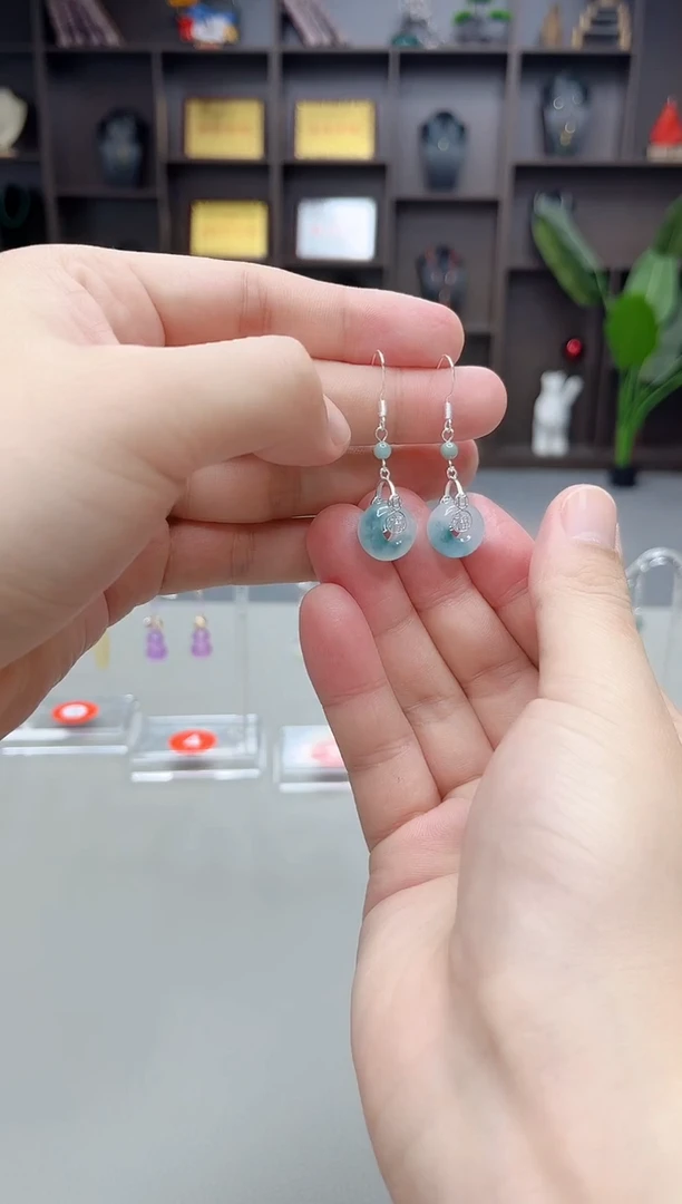 未镶嵌石英质玉（天山翠）耳饰721000