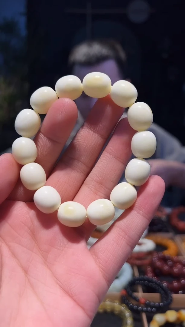 【闪购商品】蜜蜡手串未镶嵌13+(枣瓷白)