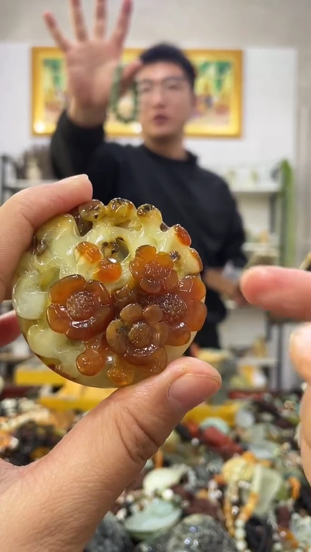 未镶嵌蛇纹石玉吊坠