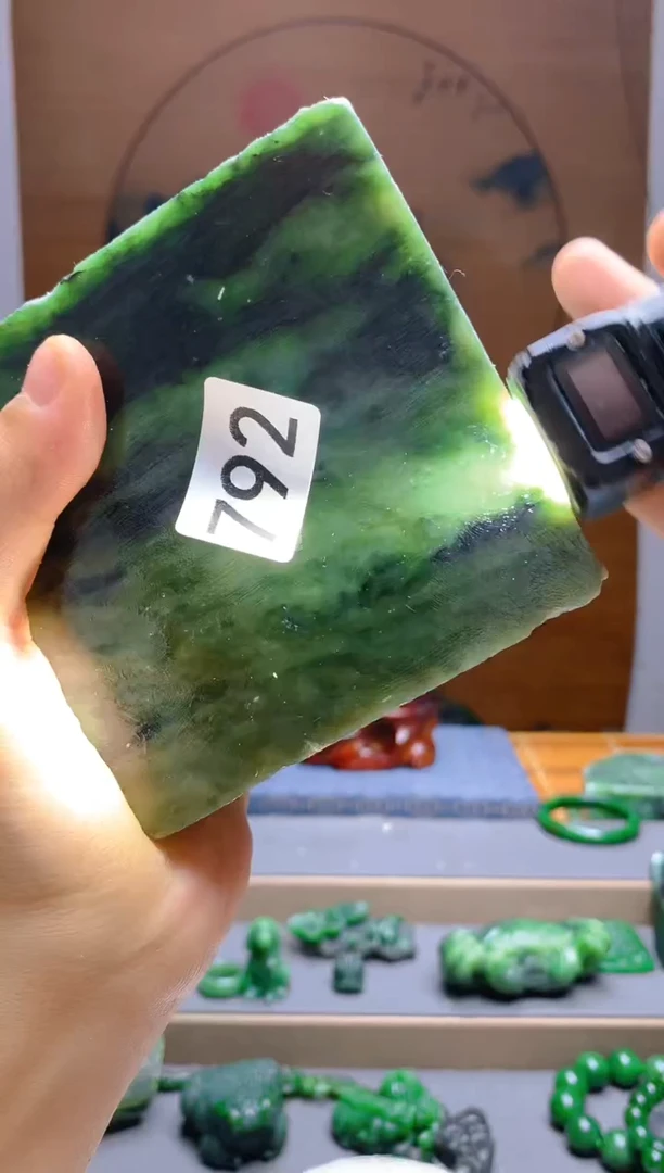 和田玉（碧玉）未镶嵌珠宝半成品1