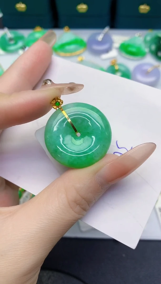 颈饰18K金镶嵌翡翠缅甸天然翡翠A货