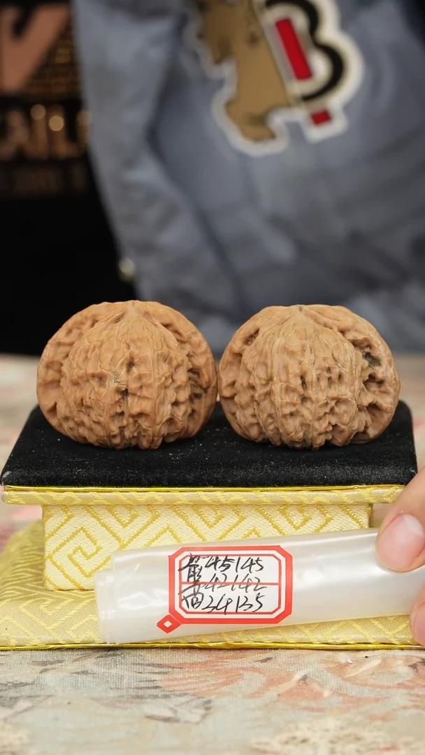 【闪购商品】文玩核桃把件白狮子
