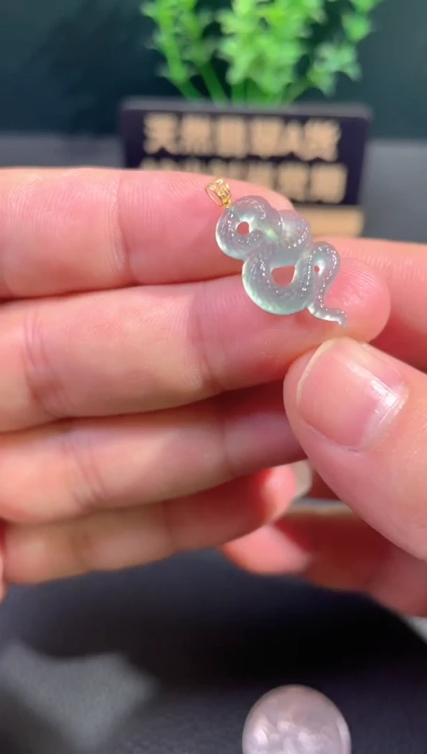 颈饰18K金镶嵌翡翠翡翠