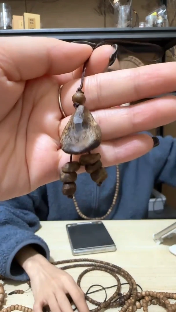 【闪购商品】沉香吊坠26号棋楠包壳挂件2.5克