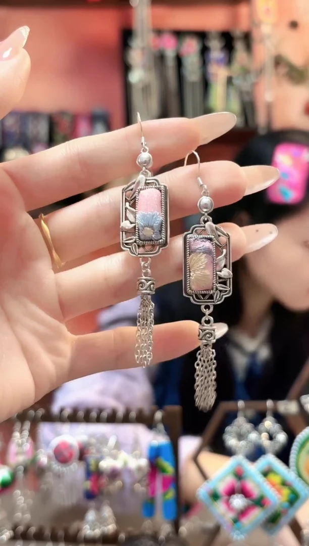 织绣云织谣民族风精美饰品  364