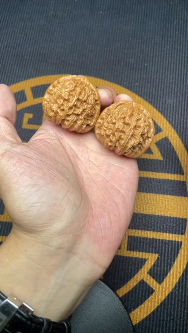 文玩核桃吊坠白狮子40