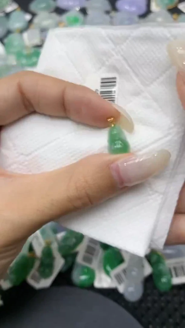 颈饰18K金镶嵌翡翠11111111111