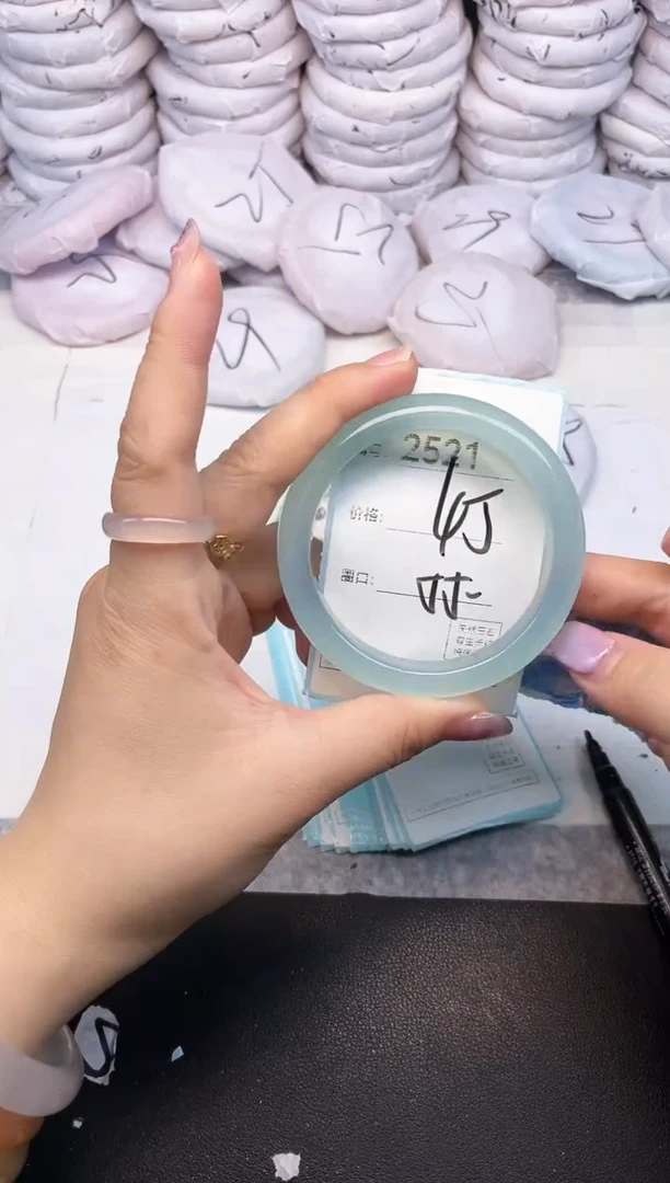 玛瑙/玉髓手镯未镶嵌2521