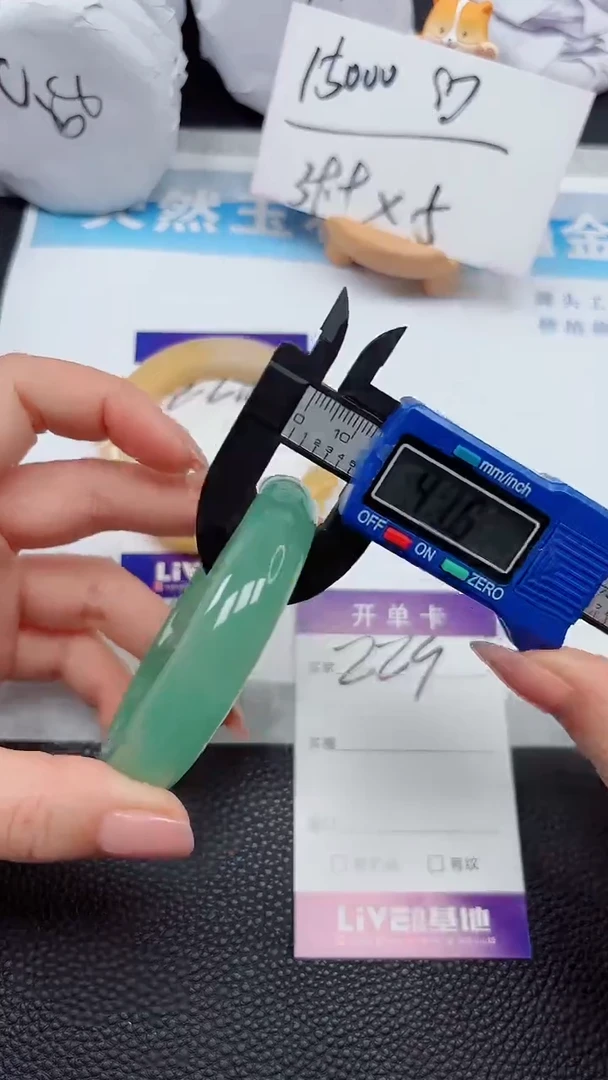 【闪购商品】石英质玉手镯未镶嵌229