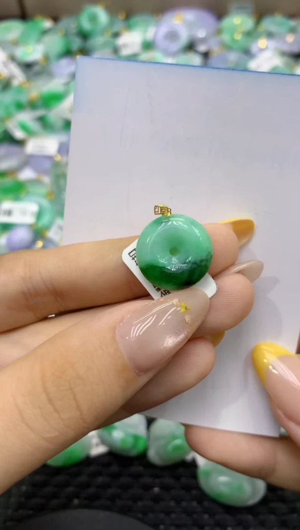 颈饰未镶嵌翡翠天然缅甸翡翠A货